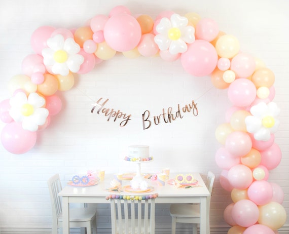 Deco Printemps Interieur LOONELO Bannière De Porche Groovy Happy Birthday Avec Panneau De Porte Rétro Hippie Bohème Pour Décoration De Fête D' anniversaire De Fille, Marguerite Guirlande Fleurs
