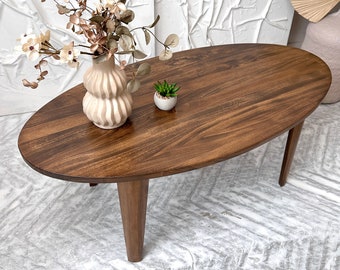 Couchtisch „Kelvin“, Ellipsentisch aus Massivholz für Wohnzimmer, individuelle Couchtische, ovaler Mid-Century-Tisch, runder Wohnzimmer-Couchtisch
