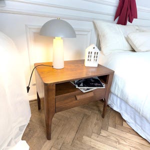 Bedside Tables Bedside Table with Drawer Solid Wood Minimalist Nightstand Scandinavian Style Furniture House Gift Walnut Bedside Furniture