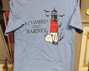 Camiseta vintage tamanho médio "Eu escalei o Velho Barney" Farol de Long Beach Island, NJ LBI, azul