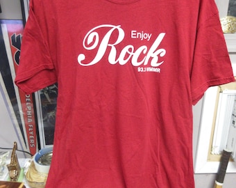 Camiseta Vintage Y2K 93.3 WMMR Enjoy Rock Coke Font Tamanho Grande - Rádio Filadélfia