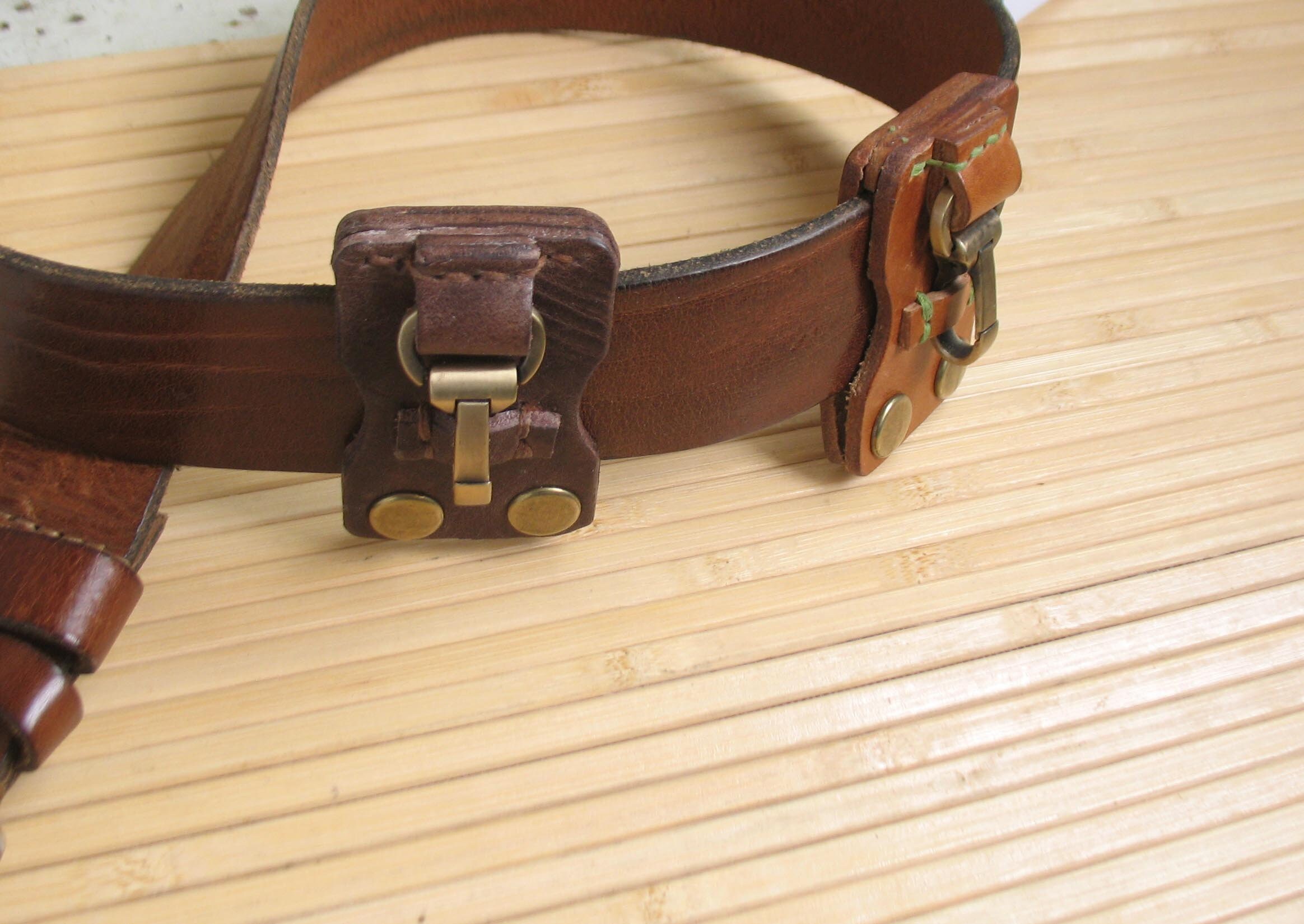 D&M Leather Studio Full Grain Leather Belt Key Holder / Distressed Leather Belt Hook Clip for Keys