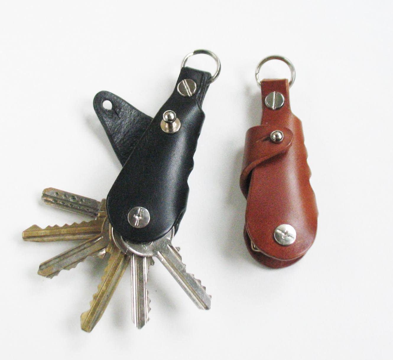 Birsppy Dan Fashion Leather Men Keychain Heart Shape Cute Leather Key Ring Car Key Holder (Black)