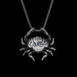 COLGANTE CRAB- Plata de ley Collar grande de cangrejo de declaración de encanto- Amante de las criaturas marinas- Regalo para ella- Regalo para él- Joyería animal- VvILK