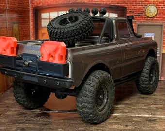 Latas de gasolina con soporte para Axial SCX24 Chevy C10 Rock Crawler