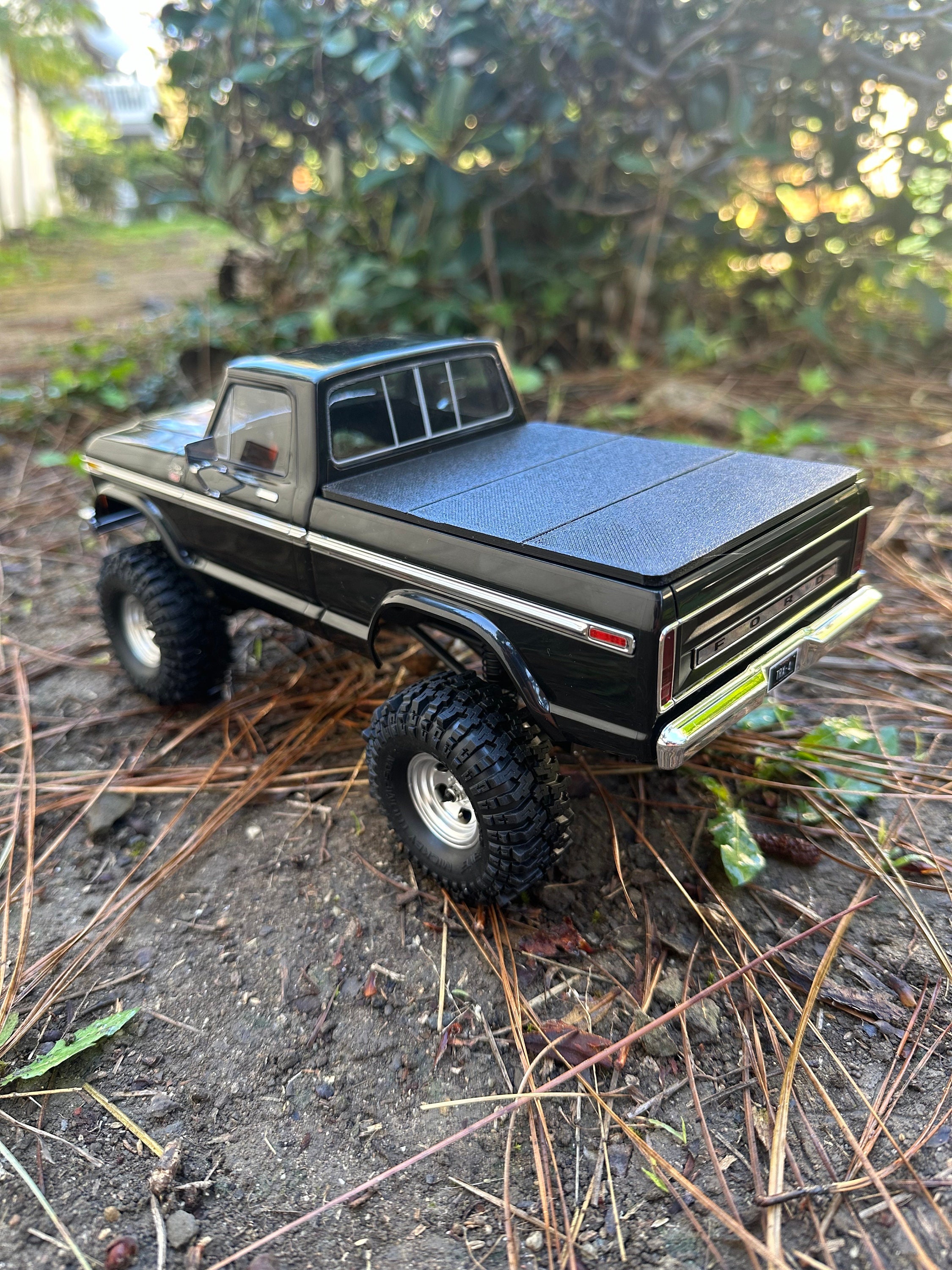 thumbnail image 2 of AJCMods Folding Tonneau Cover Bed Shell For Traxxas TRX4m Chevrolet K10 High Trail F150 1/18 2 of 4