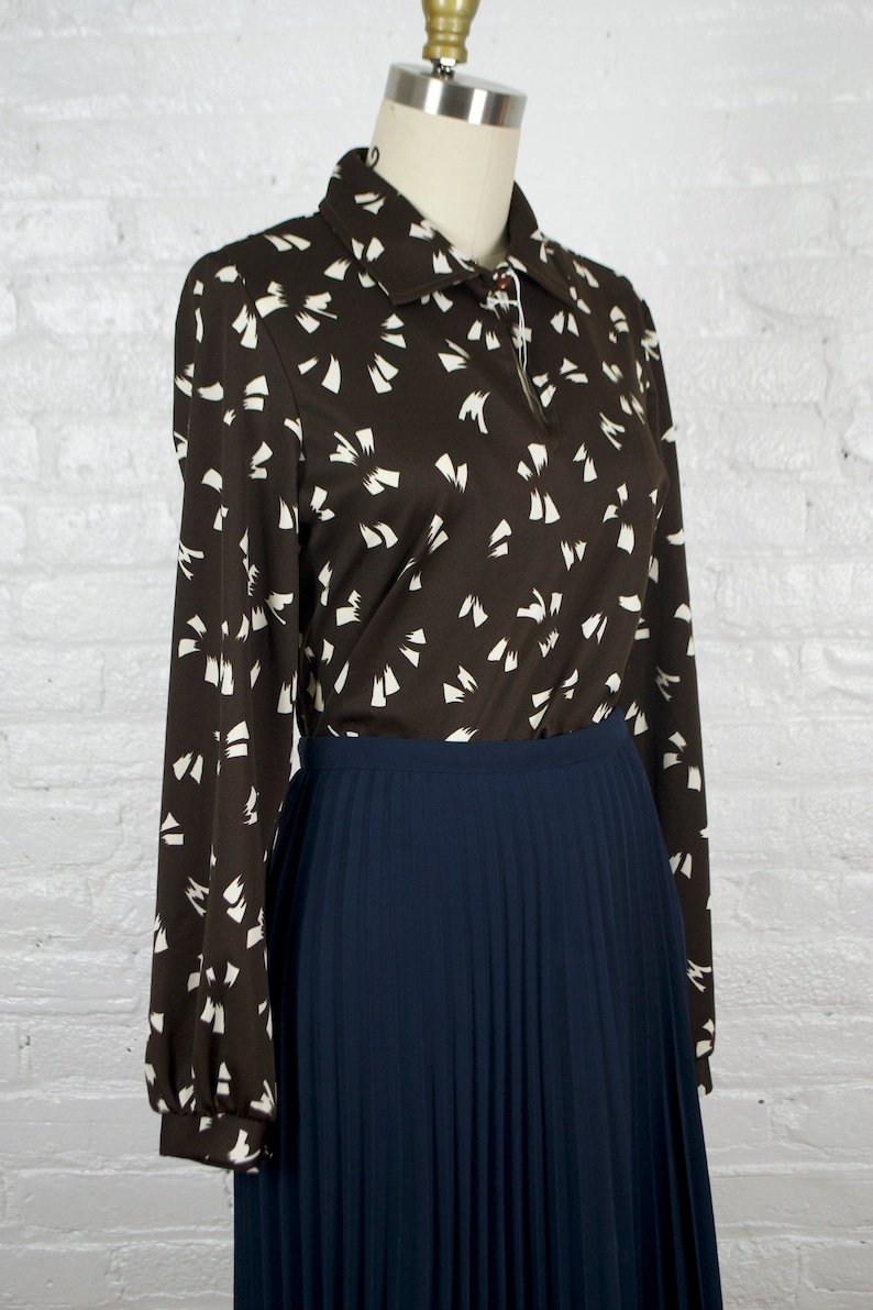 1970s v neck collared blouse vintage 70s brown printed long sleeve shirt medium