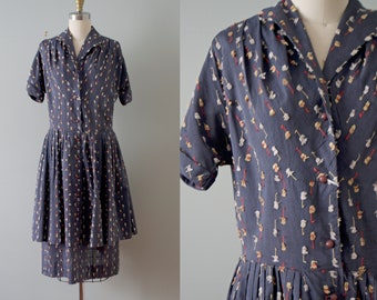 1950s gray printed dress . 50s witches brooms dress . medium