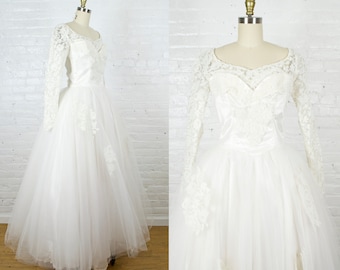 Lucia 1950s tulle and lace applique wedding gown . vintage 50s ballgown wedding dress . medium