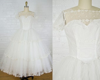 Selma Vintage 1950s lace and tulle white tea length wedding dress . rockabilly retro short sleeve gown . xsmall