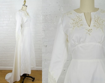 Robe de mariée boho des années 1970 à manches longues. petit