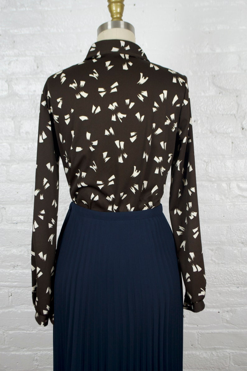 1970s v neck collared blouse vintage 70s brown printed long sleeve shirt medium