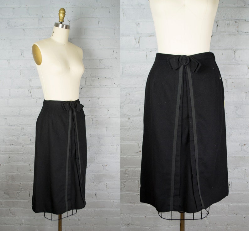1950s skirt. vintage 50s high waist pencil skirt . black wool midi skirt with bow . small
