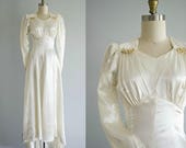 1930s off white satin wedding dress . vintage 30s simple retro wedding gown long sleeves and wax flowers . xsmall . pettite . Dancing Mode