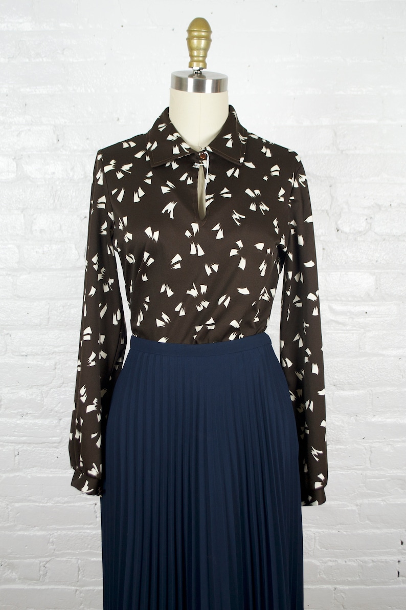 1970s v neck collared blouse vintage 70s brown printed long sleeve shirt medium