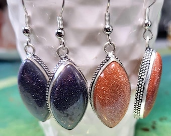 Pendientes colgantes únicos y brillantes de piedra dorada marrón y azul, estilo bohemio, pieza única e inusual, joyería llamativa, atrevida, hecha de vidrio sintético de color.