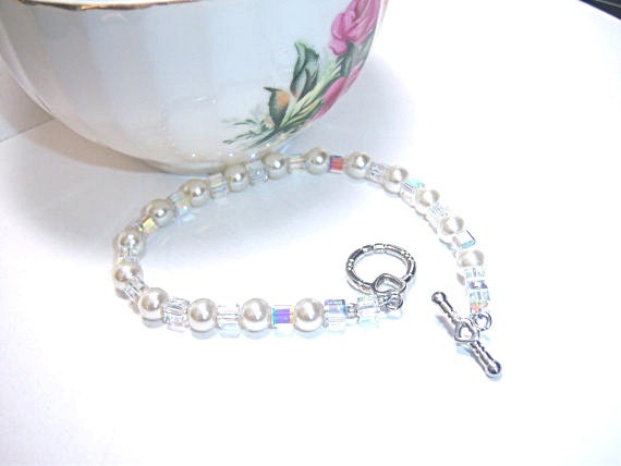 Beautiful White Swarovski® Crystal Pearl and Swarovski® Crystal Cube Beaded Bridal Bracelet, Statement Piece Elegant Striking Sparkly OOAK