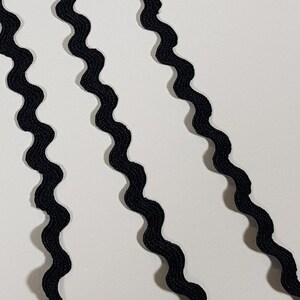 Zwart rickrack-lint, 1,4 cm/0,55 inch brede zwarte geribbelde ric rac-rand, op maat gesneden, ST1063