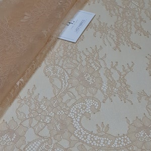 Beige Spitzenstoff, französische Spitze, Chantilly-Spitze Brautspitze Hochzeitsspitze Weiße Spitze Schleier-Spitze Ausgebogte Blumenspitze Dessous-Spitze LK6004