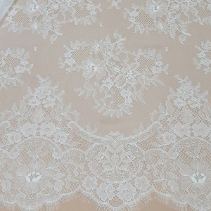 Aus weißer Spitze Stoff Französische Spitze, Chantilly-Spitze, Brautspitze, Hochzeitsspitze Weiße Spitze Schleier Spitze Ausgebogte Blumenspitze Dessous-Spitze LK3004