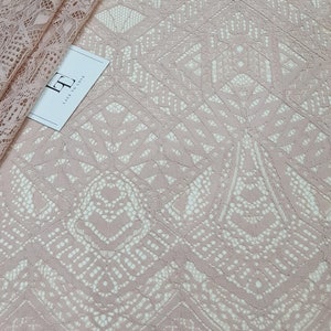 Tissu dentelle vieux rose, dentelle brodée, dentelle géométrique, dentelle de mariage, dentelle de mariée, dentelle rose, voile de dentelle, dentelle de lingerie, dentelle d'Alençon LL37992