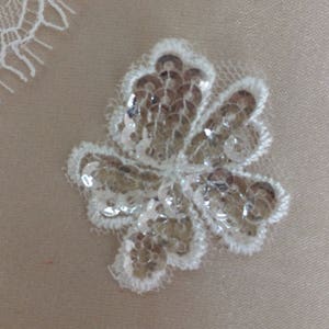 5 stuks bruidsstof bloemen in zilverkleur K31
