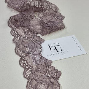 Corte de renda elástica cor berinjela, acabamento de renda elástica lilás, renda recortada LL8731