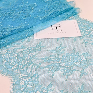 Bordure en dentelle chantilly bleu turquoise avec fil vert, vendu par mètre, L1774