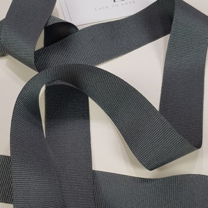 Grijs geribbeld grosgrainlint op maat geknipt, grosgrainstrikken, haarelastiekjes, cadeaustrik, haarlint, grosgraintape, ST1029