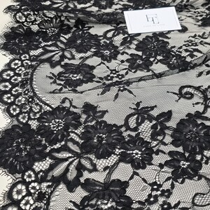 Schwarzer Chantilly-Spitzenstoff mit Kordel, französische Hochzeitsspitze, Wimpern- Schleierspitze, ausgebogte Blumenspitze, lose Ware, EVS084C