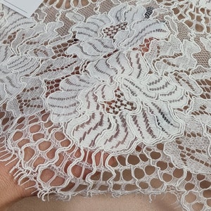 Ivory Blumenspitze Stoff Meterware, Wimpern Spitze, Brautspitze, Dessous Spitze, Alencon Spitze LL62622