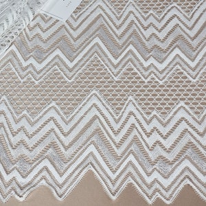 Ivoorkleurige geometrische kantstof, French Lace LL76001