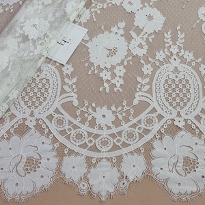 Tejido de encaje francés color marfil Tejido de encaje Chantilly cortado a medida LL59641