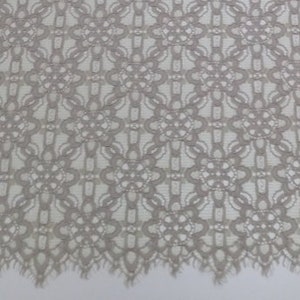 Tejido de encaje de pestañas de color beige claro, encaje de Francia, encaje bordado, encaje beige, encaje de boda, encaje de vestido de noche, encaje de lencería, Alencon L28287