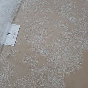 Scalloped eyelash lace