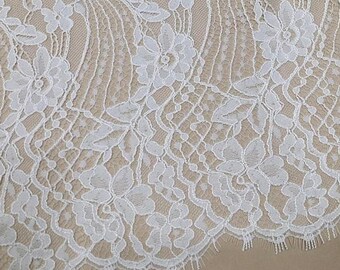Renda Chantilly off-white, renda para noivas com efeito cílios, 137 cm de largura