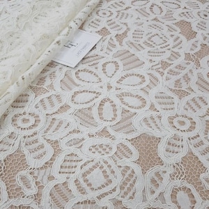 Tessuto di pizzo geometrico bianco tagliato su misura, tessuto di pizzo spagnolo Alençon, materiale in pizzo per abiti da sposa, pizzo per lingerie, LL89412