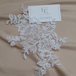 Sneeuwwitte kantappliqué, witte kant, Franse Chantilly-kantappliqué, 3D-kant, bruidsappliqué, appliqué M0077