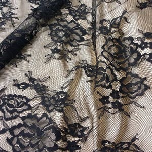 Zwarte kant stof, Franse Chantilly kant, bruidskant bruiloft kant avondjurk kant geschulpte bloemenkant lingerie kant tuin L11219