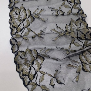 Zwarte kanten rand met goud, Franse kant, Chantilly-kant, bruidskant, geschulpte kant Wimperkant Bloemenkant Lingeriekant J46641
