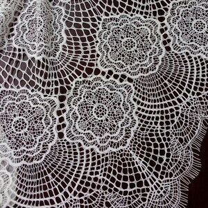 Ivoorkant stof op maat gesneden, Spaans kant, geborduurd bruiloftskant, bruidskant Witte kant sluier kant Lingerie Lace Alencon L4053320