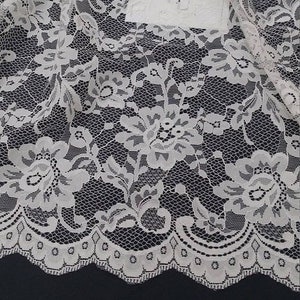 Tissu dentelle ivoire clair, matériau de mariage Chantilly française, tissu de dentelle de voile de mariée, dentelle festonnée de robe de soirée, dentelle de lingerie, LL93001