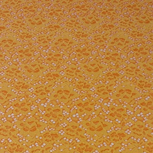Oranje kantstof op maat gesneden, kantmateriaal France Alencon, kantmateriaal bruidsjurk, borduurkant, lingeriekant L51091