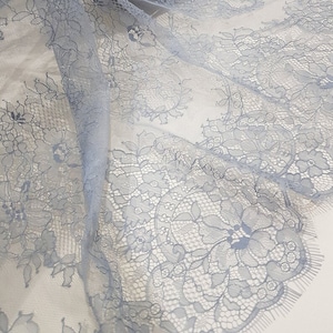 Tela de encaje francés azul pálido vendida cortada a medida, encaje de boda Chantilly azul grisáceo, encaje de velo de novia, encaje de vestido de noche, LK3003