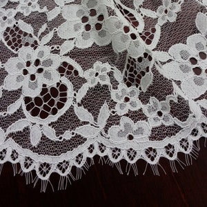 Tessuto in pizzo avorio tagliato su misura, pizzo francese ricamato, pizzo da sposa, pizzo da sposa, pizzo bianco, pizzo velo, pizzo per lingerie Alencon L44911