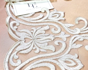 Pizzo color avorio chiaro con ricami in argento, venduto tagliato su misura, EVSL172C
