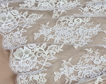 Off White lace fabric, French Lace, Chantilly Lace, bridal lace wedding lace, veil lace scalloped floral lace L91024