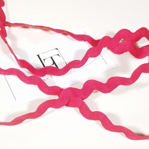 Roze riksjaallint, 2 cm/0,8 inch breed roze geribbelde ric rac-rand, op maat gesneden, ST1062