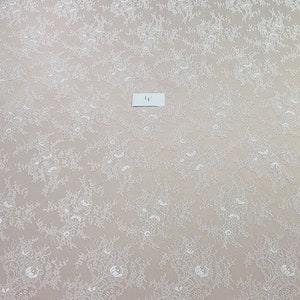 Tissu délicat ivoire de dentelle française Tissu de dentelle de Chantilly par mètre LK6008 image 5