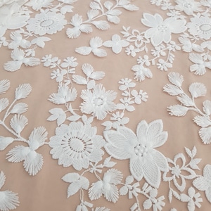 Tissu dentelle ivoire par mètre, dentelle à aimer, tissu dentelle française 3D brodé, dentelle chantilly de mariée blanche pour robe de mariée N20227